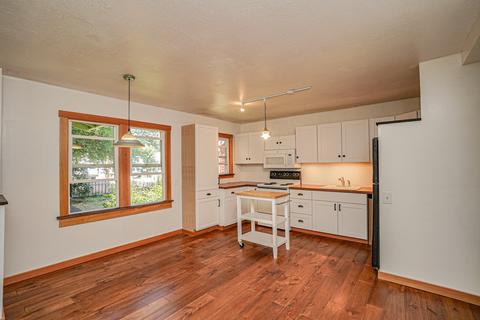 411 W Fifth St, Phoenix, OR 97535 photo 9