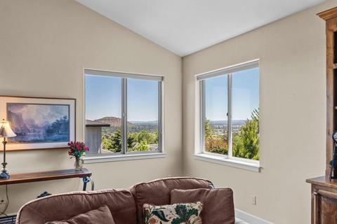 2602 NW Pilot View Ct, Bend, OR 97703 photo 9