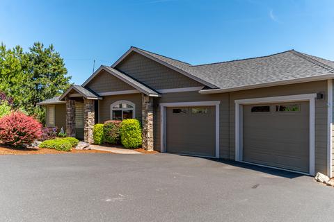 2602 NW Pilot View Ct, Bend, OR 97703 photo 2