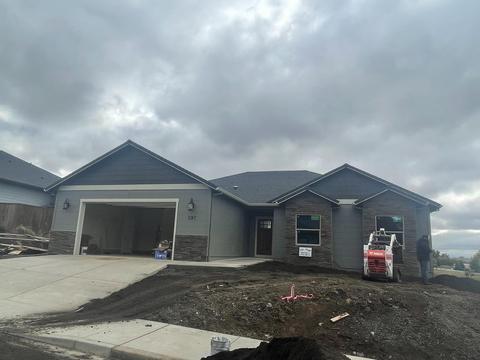 297 Echo Way, Eagle Point, OR 97524 photo 2