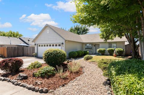 490 Merlee Cir, Eagle Point, OR 97524 photo 1