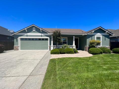 623 Cedarwood Dr, Eagle Point, OR 97524 photo 1