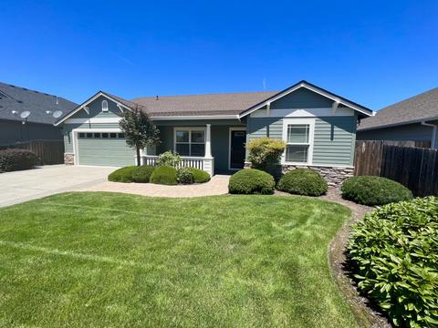 623 Cedarwood Dr, Eagle Point, OR 97524 photo 2