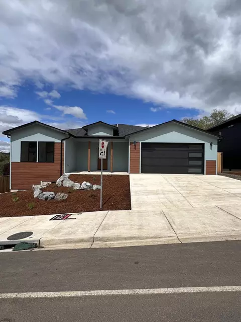 333 Arrowhead Trl, Eagle Point, OR 97524