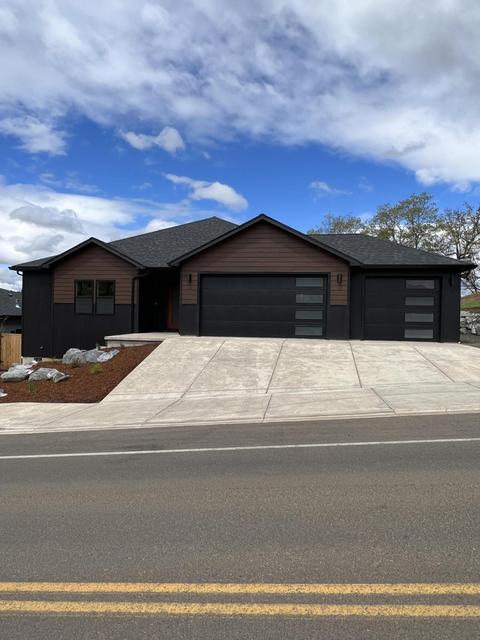 339 Arrowhead Trl, Eagle Point, OR 97524