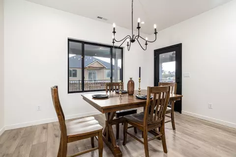 Dining - 350 Arrowhead Trl, Eagle Point, OR 97524 photo 1 of 3