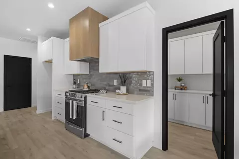 Kitchen - 350 Arrowhead Trl, Eagle Point, OR 97524 photo 11 of 11