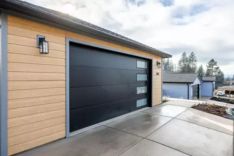 Exterior - 350 Arrowhead Trl, Eagle Point, OR 97524 photo 2 of 6