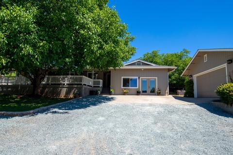 254 Summit Loop, Grants Pass, OR 97527 photo 2