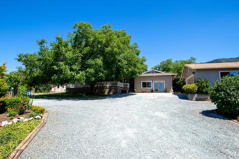 254 Summit Loop, Grants Pass, OR 97527 photo 3