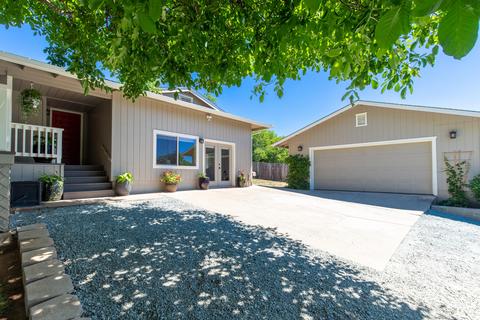 254 Summit Loop, Grants Pass, OR 97527 photo 4