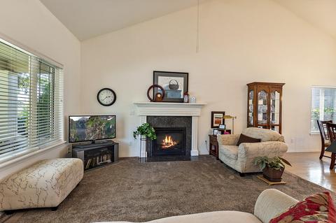 77 Freshwater Dr, Phoenix, OR 97535 photo 3