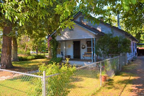 148 Napa St, Eagle Point, OR 97524 photo 1