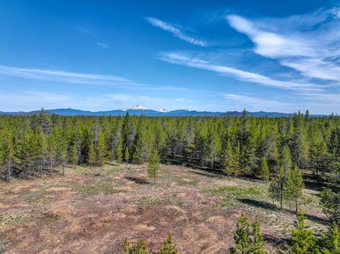 17125 Shawnee Cir, Bend, OR 97707