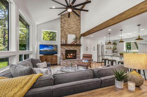 20439 Silver Tip Ct, Bend, OR 97702 photo 2