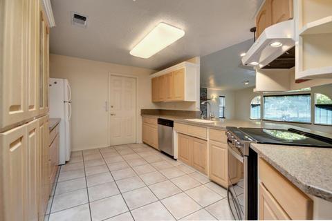 1353 Summit Loop Loop, Grants Pass, OR 97527 photo 11