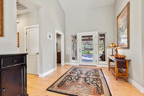 516 Nutcracker Dr, Redmond, OR 97756 photo 4