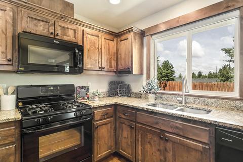 20652 NE Overton Pl, Bend, OR 97701 photo 9