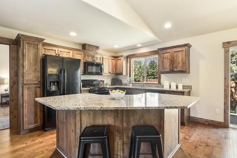 20652 NE Overton Pl, Bend, OR 97701 photo 8