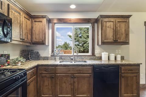 20652 NE Overton Pl, Bend, OR 97701 photo 10
