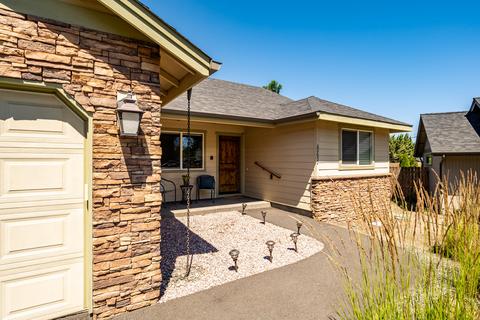 20652 NE Overton Pl, Bend, OR 97701 photo 4