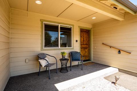 20652 NE Overton Pl, Bend, OR 97701 photo 5