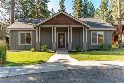 1071 E Cascade Ave, Sisters, OR 97759 photo 1