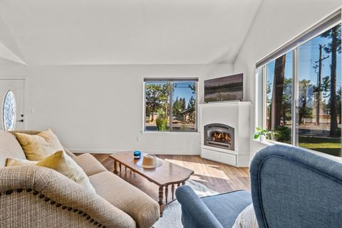 1071 E Cascade Ave, Sisters, OR 97759 photo 6