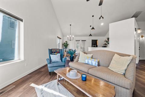 1071 E Cascade Ave, Sisters, OR 97759 photo 5