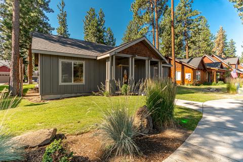 1071 E Cascade Ave, Sisters, OR 97759 photo 2