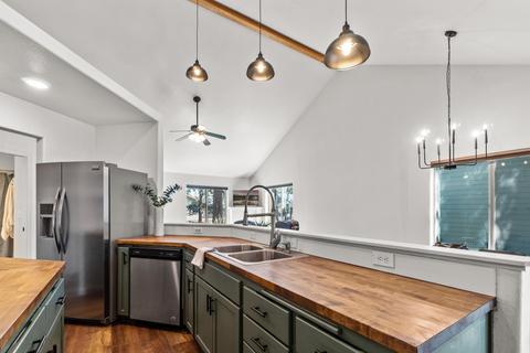 1071 E Cascade Ave, Sisters, OR 97759 photo 9