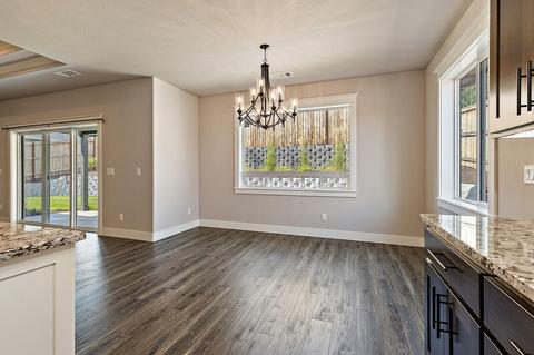 1059 Azure Way, Eagle Point, OR 97524 photo 17