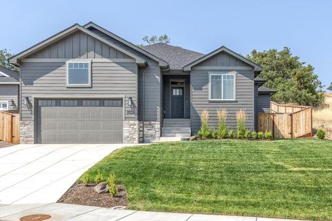 1059 Azure Way, Eagle Point, OR 97524 photo 2