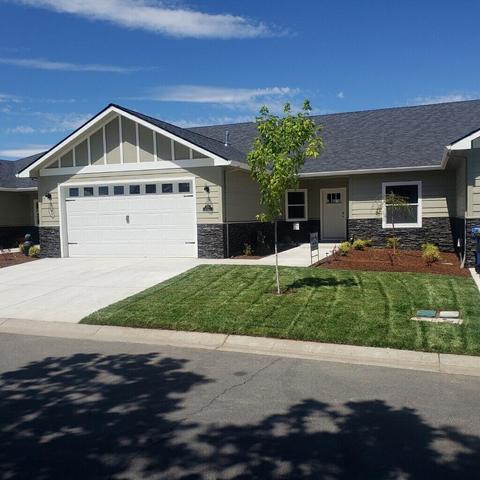 215 Sky Hawk Dr, Eagle Point, OR 97524 photo 2
