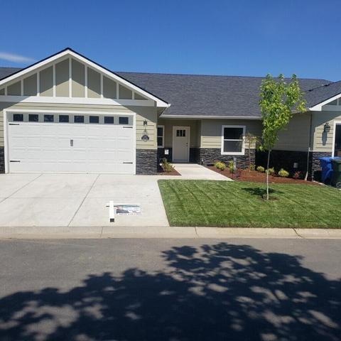 215 Sky Hawk Dr, Eagle Point, OR 97524 photo 1