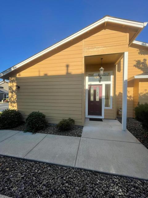 327 Live Oak Loop, Central Point, OR 97502 photo 3