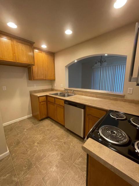 327 Live Oak Loop, Central Point, OR 97502 photo 11