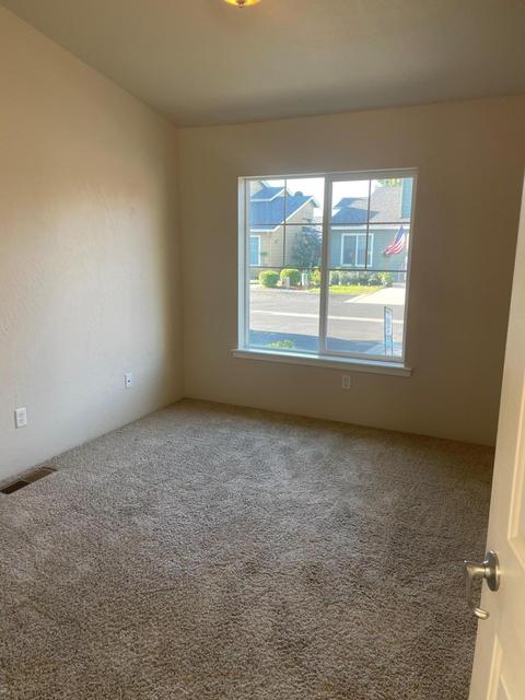 327 Live Oak Loop, Central Point, OR 97502 photo 7
