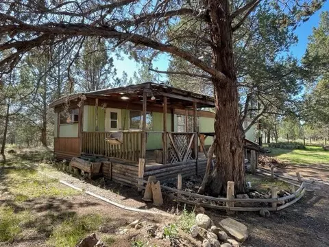 17466 Ivy Ln, Sisters, OR 97759