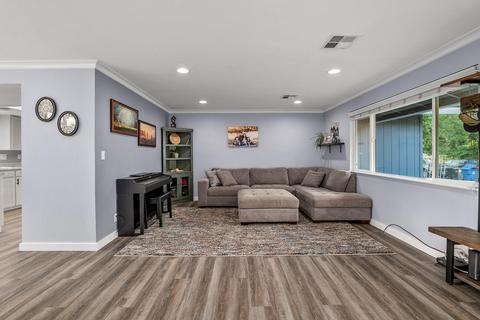 1752 Siebert Way, Grants Pass, OR 97527 photo 5