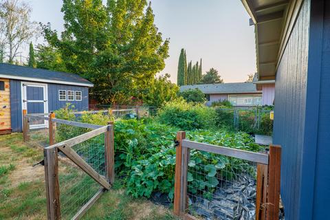 1752 Siebert Way, Grants Pass, OR 97527 photo 29