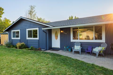 1752 Siebert Way, Grants Pass, OR 97527 photo 1