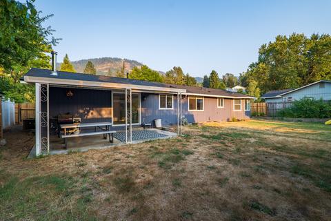 1752 Siebert Way, Grants Pass, OR 97527 photo 35