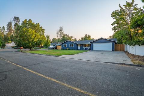 1752 Siebert Way, Grants Pass, OR 97527 photo 3