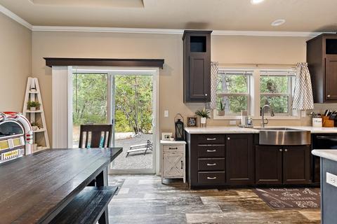 4946 Old Stage Rd, Central Point, OR 97502 photo 13