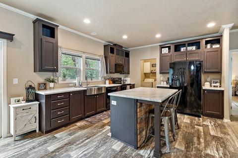 4946 Old Stage Rd, Central Point, OR 97502 photo 9