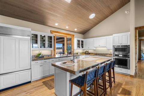64800 Hunnell Rd, Bend, OR 97703 photo 8