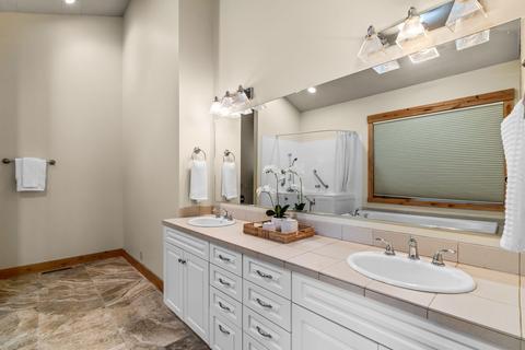 64800 Hunnell Rd, Bend, OR 97703 photo 13