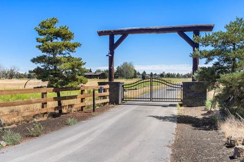 64800 Hunnell Rd, Bend, OR 97703 photo 3