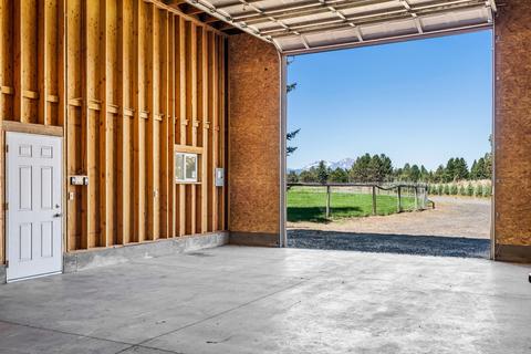 64800 Hunnell Rd, Bend, OR 97703 photo 44